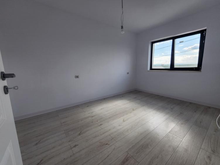 Casa individuala,4 camere,2 bai,110 mp utili,500 mp teren,20 mp Beci, Miroslava