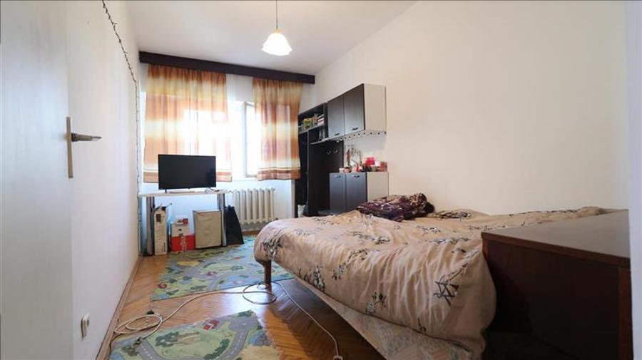 Apartament de 3 camere decomandat, etaj 3, 2 bai - Pacurari