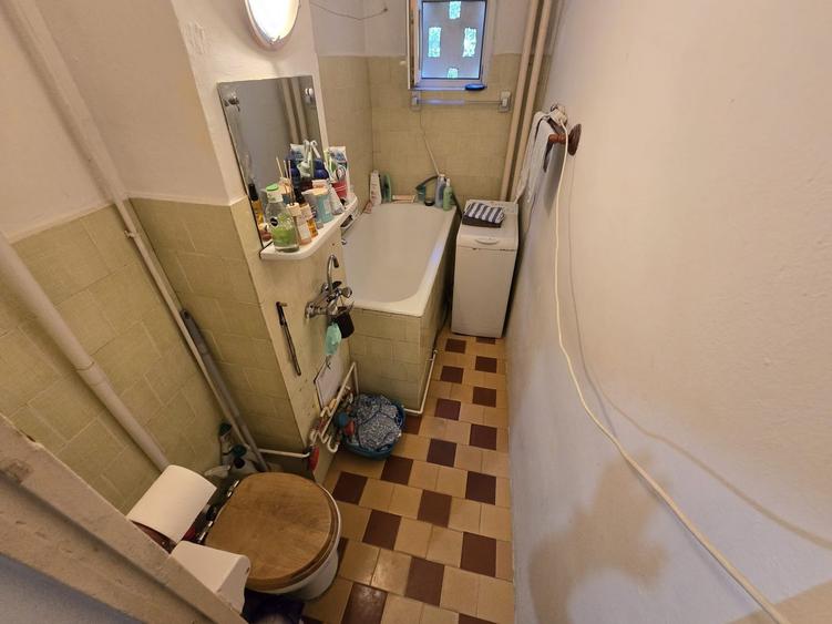 Langa Spitalul Judetean. Centrala termica proprie. Mobilat si utilat.