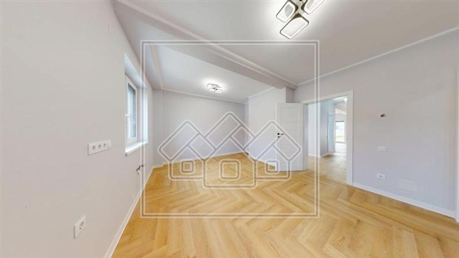 Casa individula de vanzare, teren mare, 4 camere, la cheie, zona buna