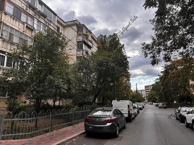 Direct proprietar Apartament 3 camere Vitan Mall , Centrala proprie