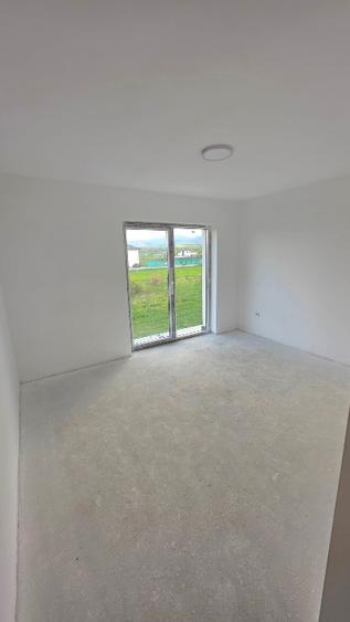 Apartament 2 camere 54 mpu. plus balcon, parcare, bloc tip vilă, etaj 1 și 2