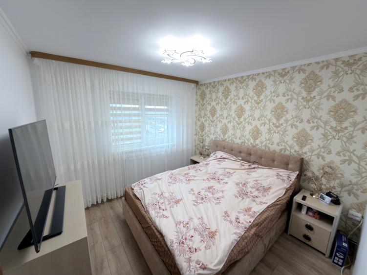 Apartament 3 camere la strada complet renovat