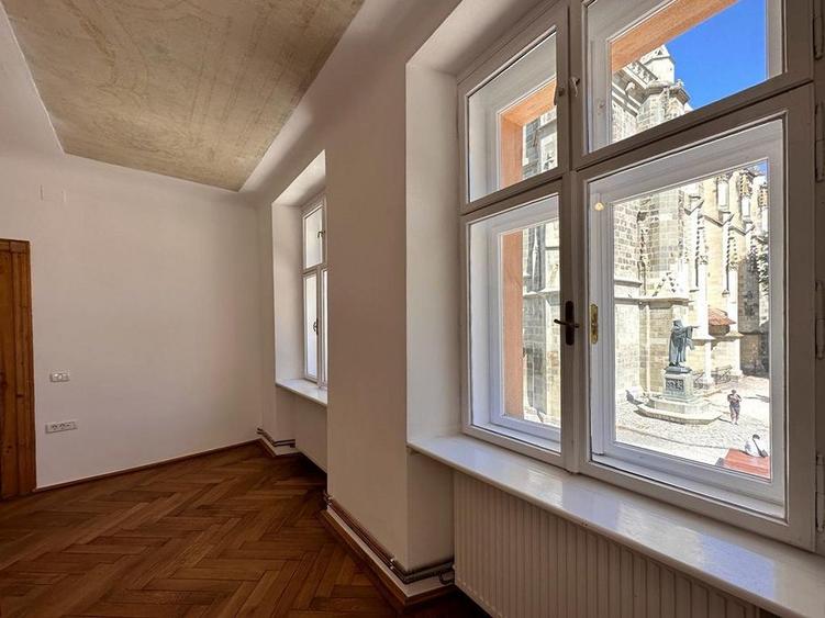 Apartament Spatios in casa, langa Biserica Neagra