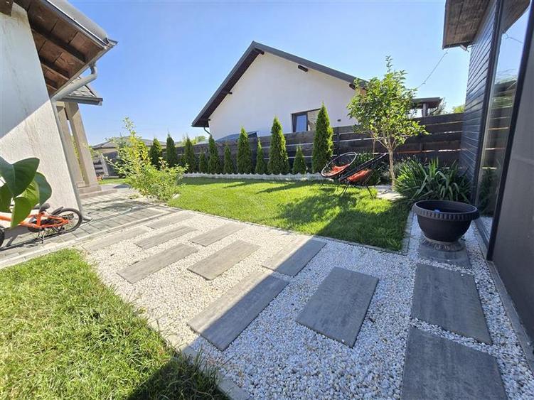 Casa individuala de vanzare, cu 3 camere, in Lunca Cetatuii