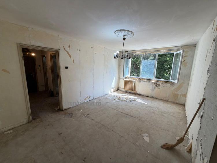 3 camere Emil Racovita etaj 1 67mp  cu boxa si loc de parcare