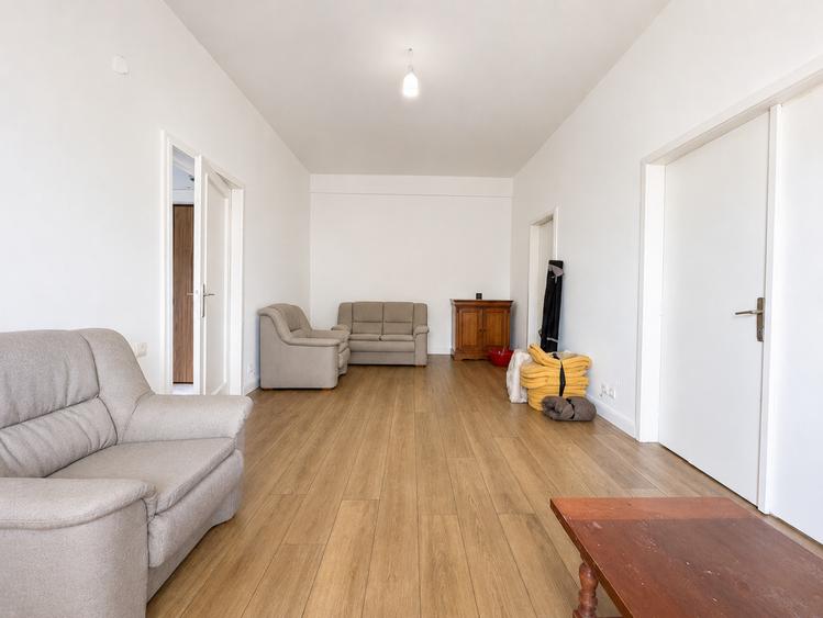 2 camere Magheru, Carturesti