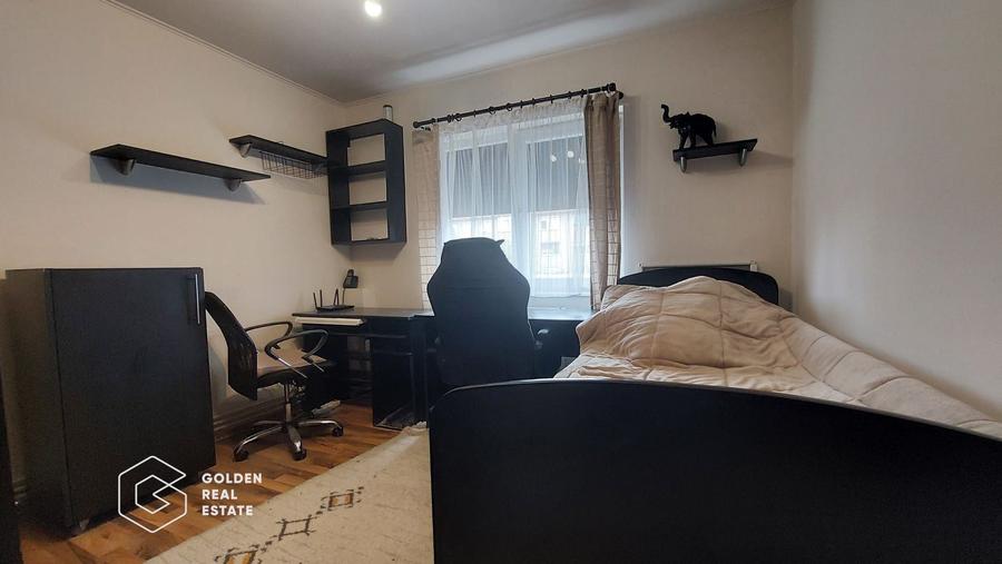 Apartament 3 camere, etaj 2, decomandat, zona Podgoria
