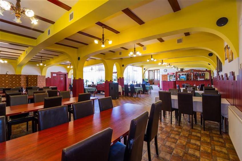 Pensiune cu restaurant, profit asigurat din chirii, terasa spre munte, Brasov