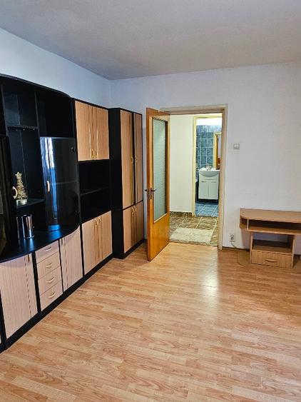 Închiriez apartament 2 camere , decomandat ,