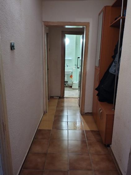 Vând apartament 4 camere decomandat confort 1 etaj 1