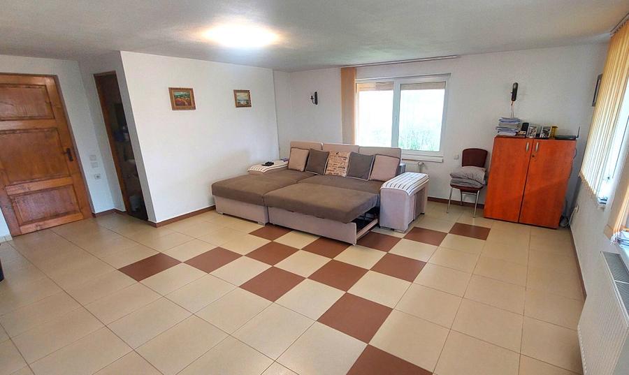 Gospodarie, casa cu 5 camere si 8272 mp teren, in Oarda