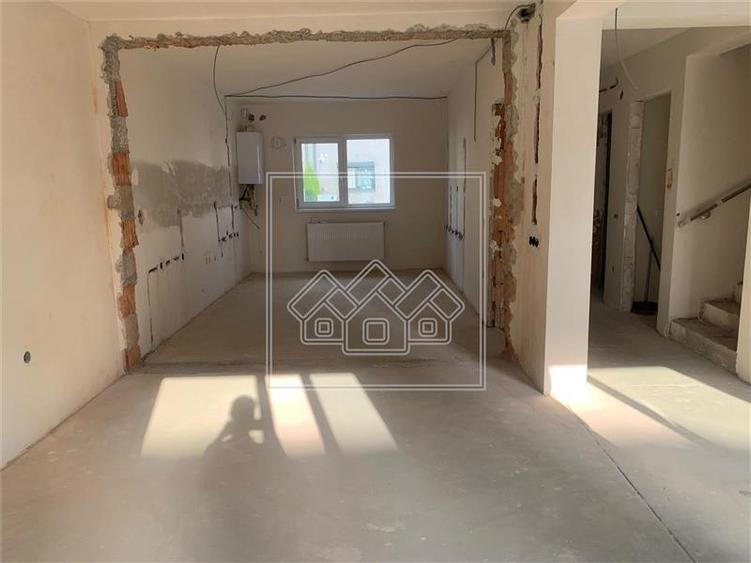 Duplex de vanzare in Selimbar, 3 dormitoare, curte si parcare