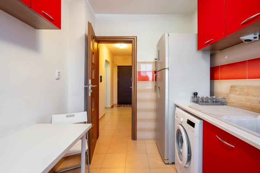 Apartament 2 camere, decomandat, policlinica Titan lângă metrou și parcuri