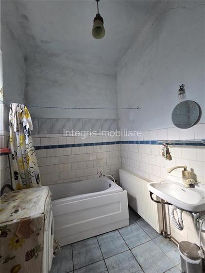 Casa cu 4 camere,curte individuala,acces auto,,ultracentral,Oradea - 9