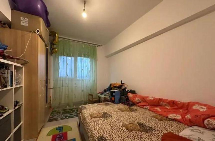 Apartament 3 camere decomandat zona Drumul Taberei