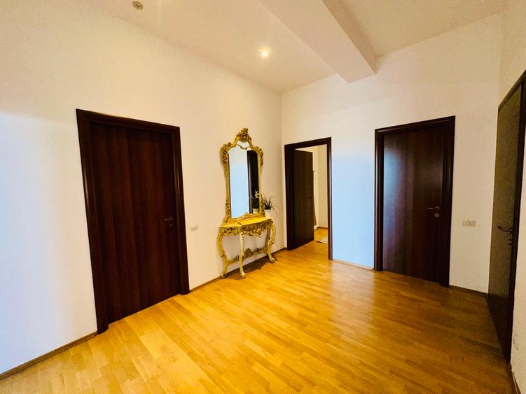 Aleea Privighetorilor- Penthouse 833 mp utili mobilat complet 3600 Euro + TVA