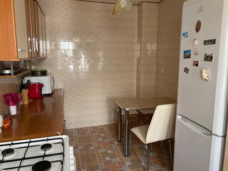 Apartament 3 camere Manastur, str.Padin, zona Piata Flora, decomandat, et.2/4