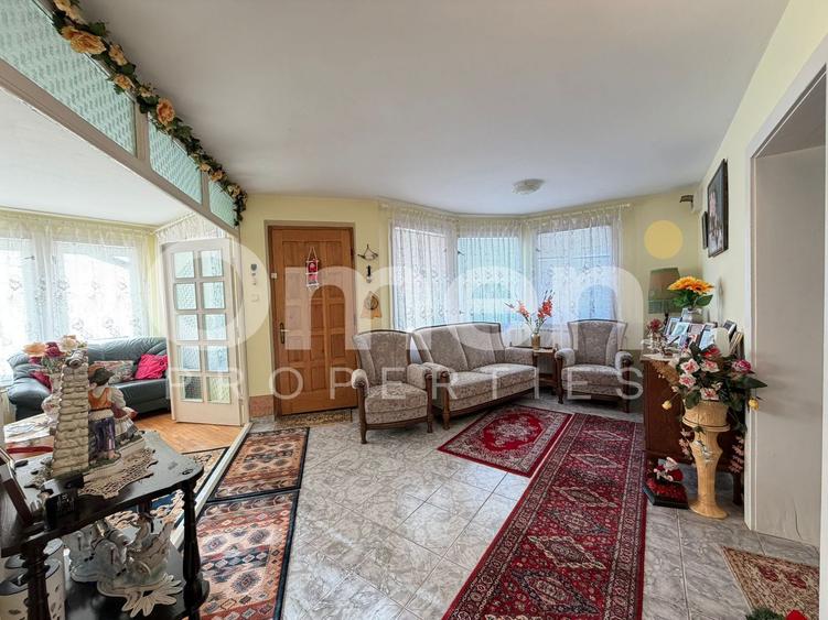 Casa cu piscina de vanzare, cu 6 ari de teren, Unguras