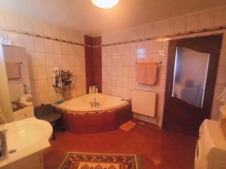 Vila D+P+E+M zona Hiperdia