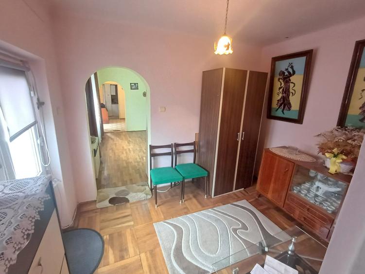 Vanzare casa 2 proprietari in curte