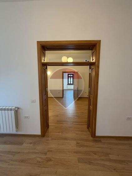 Casă pentru clinica beauty, restaurant, afterschool, Central, Slatina