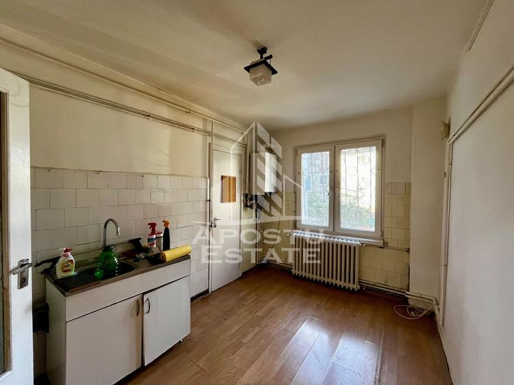 Apartament 4 camere de vanzare, zona Take Ionescu/Cardinale, Timisoara