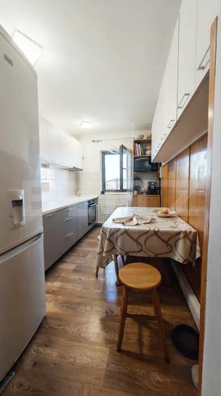 Apartament 3 camere de vanzare, 58 mp, zona Nufarul