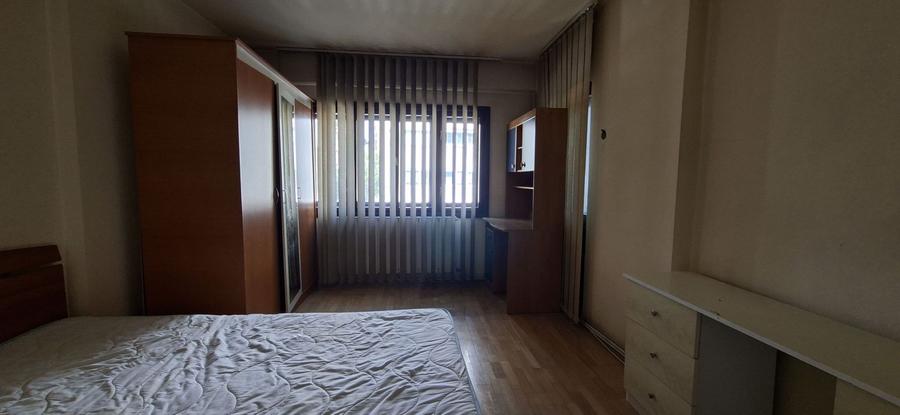 Apartament cu 3 camere - zona semicentrala