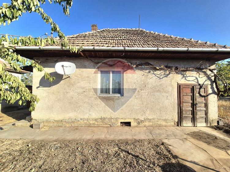 Proprietate cu teren 1.359 mp, poziție pe colț și utilități la strada