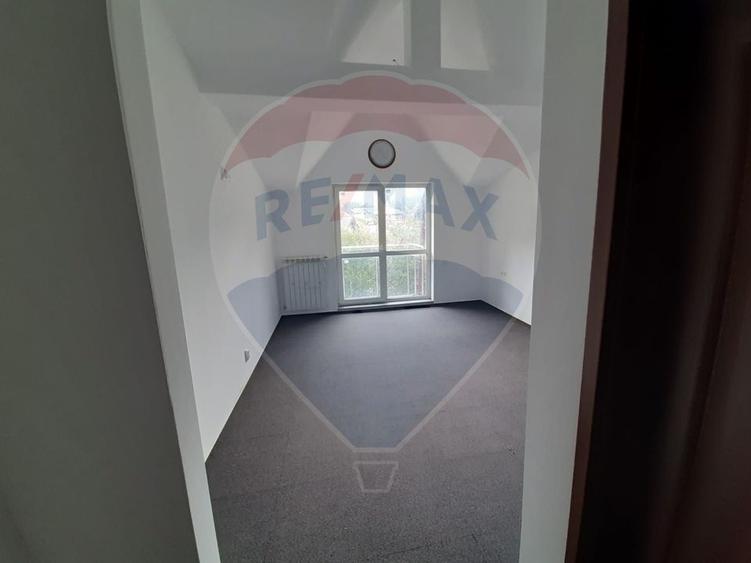 Vila / Pensiune / Camin / Azil seniori, zona superba Moeciu, parcare