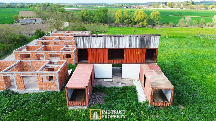 Casă modernă P+1 din containere – teren 575 mp – la 14km de Arad