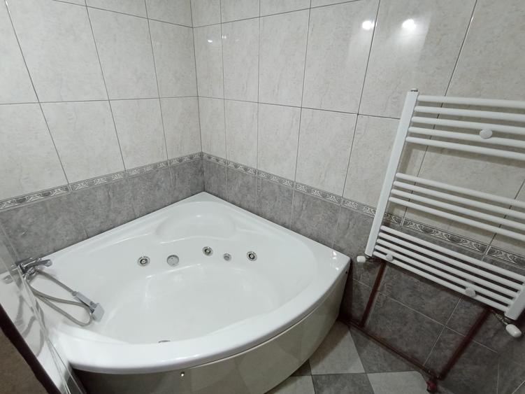 Apartament 3 camere Rond-Podu Ros, etaj 1, mutare rapida !