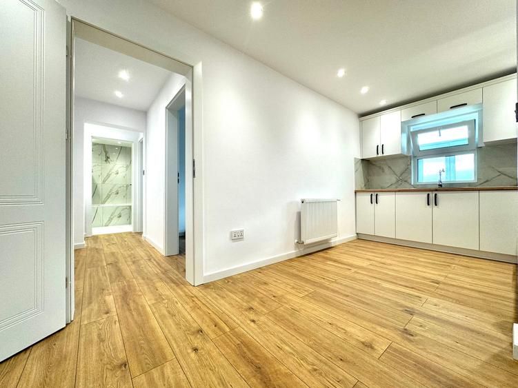 Apartament cu 3 camere, decomandat, etajul 3/4, zona Alexandru cel Bun