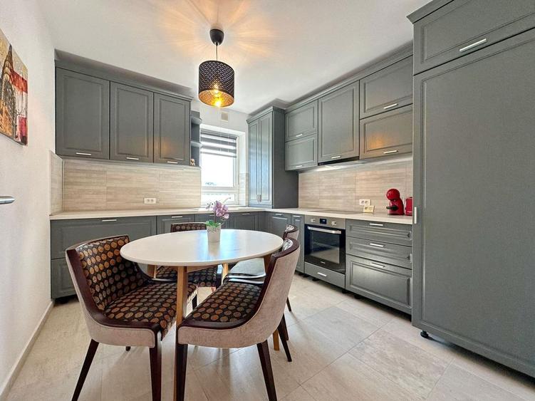 Apartament 2 camere Vanzare in zona Coresi, cu Priveliste Deosebita