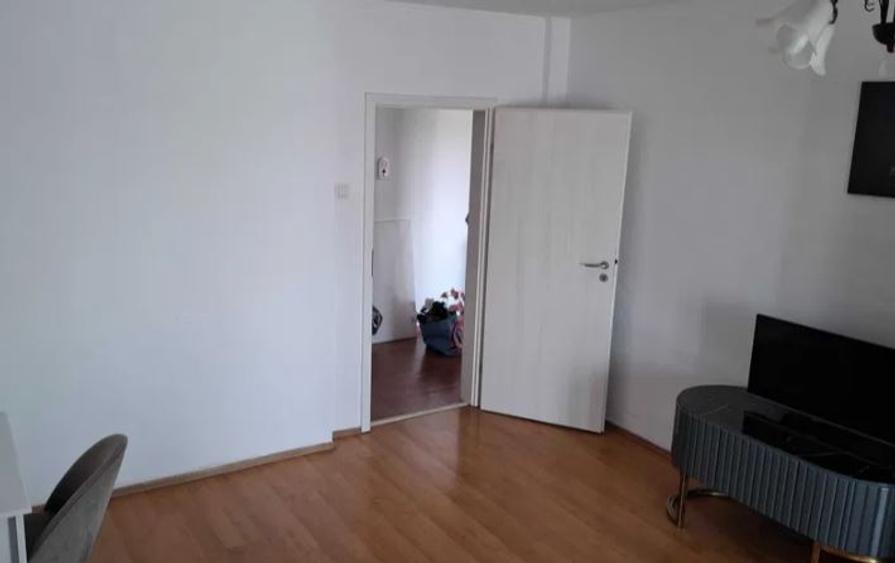 Berceni,bl.reabilitat,DECOMANDAT,mobilat,utilat complet,balcon,gresie,parchet.