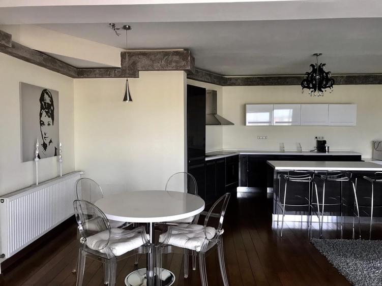 Apartament de 3 camere la lac