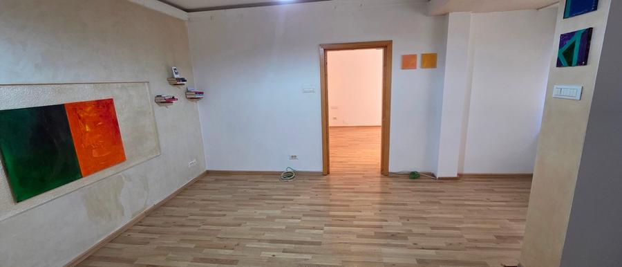 Timpuri noi,5min metrou si bld Unirii,semistradal,liniste!