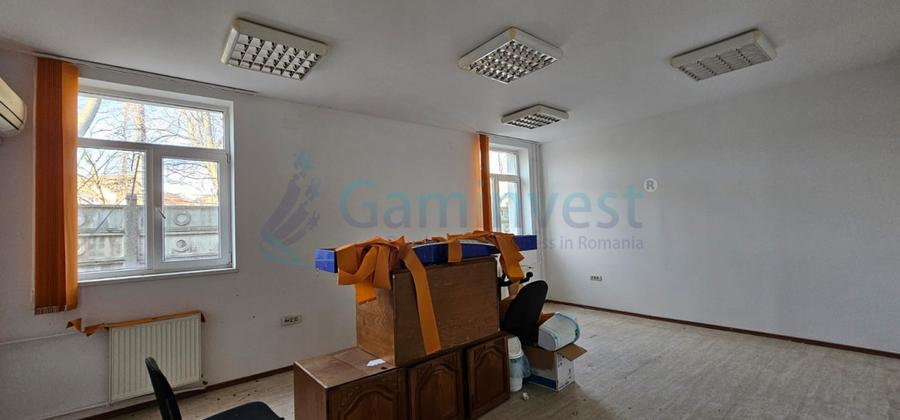 Cladire mixta - birouri si spatii depozitare - atelier, in zona Clujului, Oradea