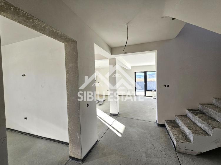 Casa 5 camere, TEREN MARE, pret BUN