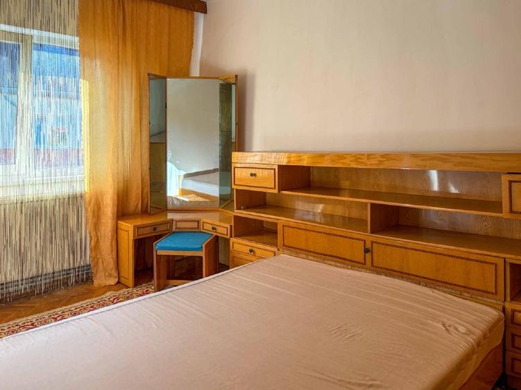 Proprietar inchiriez apartament 3 camere Girocului