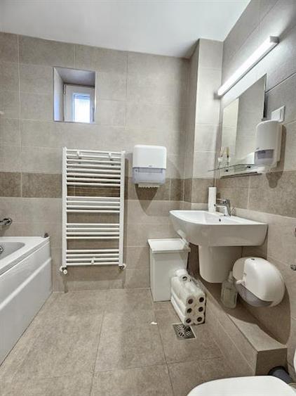 Vanzare apartament NOU 3 camere in Unirii cu parcare proprie.