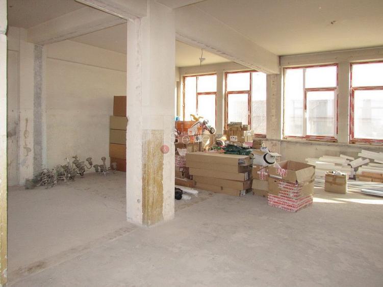 Cladire Office