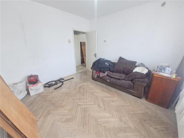 Apartament 2 camere semidecomandat, zona Garii