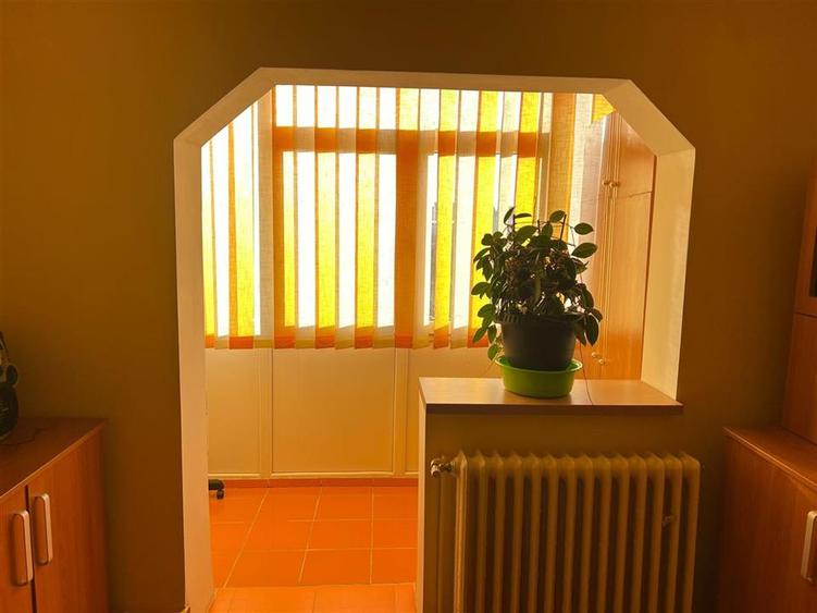 Apartament decomandat 3 camere etaj intermediar Vasile Aaron