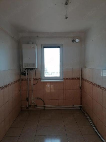Apartament 2 camere zona Liceul Mihai Eminescu , et 6 cu lift nou , decomandat