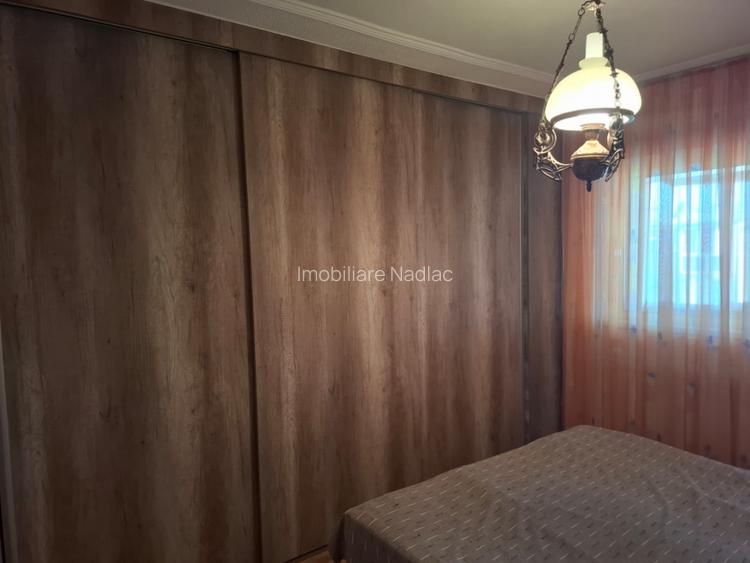 Apartament 4 camere  decomandate cu vedere pe doua parti in Nadlac - 16