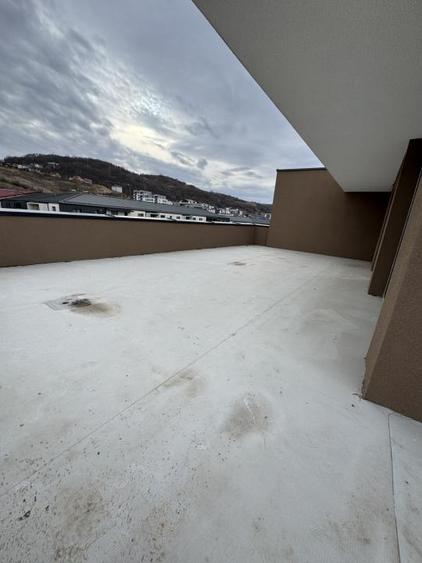 Apartament tip Penthouse, 4 camere, 87 mp, terasa 88 mp, Zona Eroilor