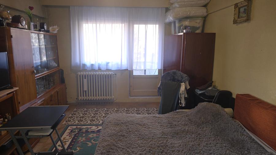 Vand apartament 3 camere decomandat in Deva. zona Lido (Casa de Pensii), etaj 2,