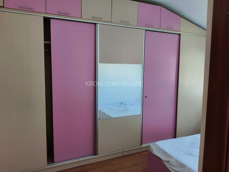 Km 4.5 ,3 camere la mansarda,56 mp preț 72.500 euro - 6